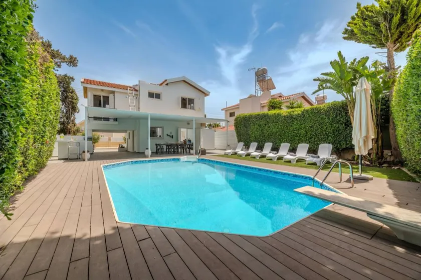 Appartement de vacances avec piscine privée, terrasse et barbecue - Image 1