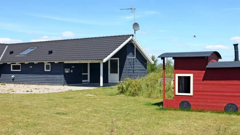 House with hot tub, terrace & sauna - Image 1