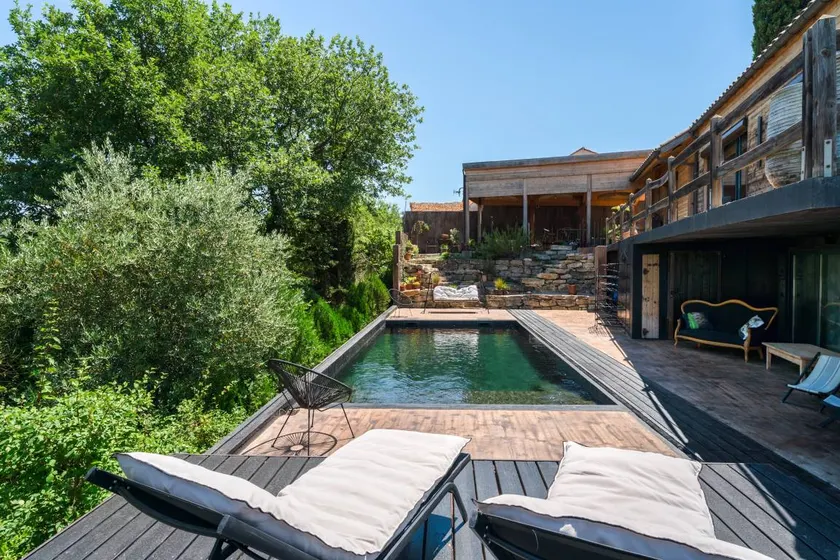 Appartement avec barbecue, jardin et piscine | Vue jardin - Image 1