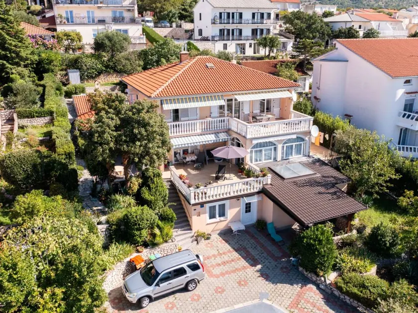 Flat with BBQ & terrace - Image 1