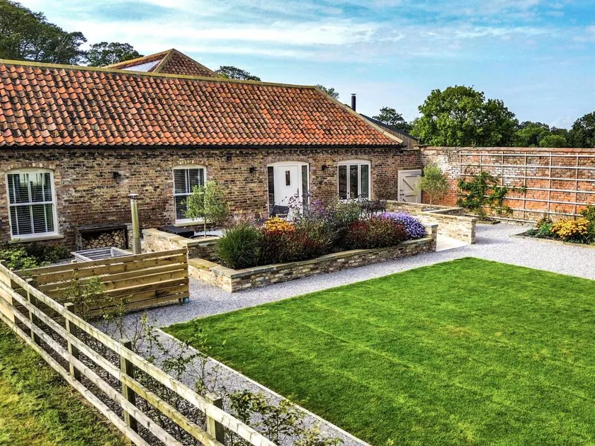 Cottage with garden & jacuzzi - Image 1