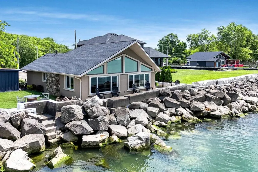 Waterfront Relaxing Cottage Ideal to Create New Memories in Ontario - Image 1