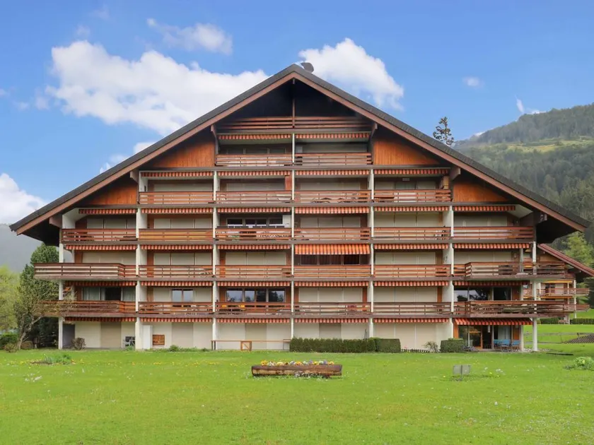 Apartamento vacacional con jardín - Image 1