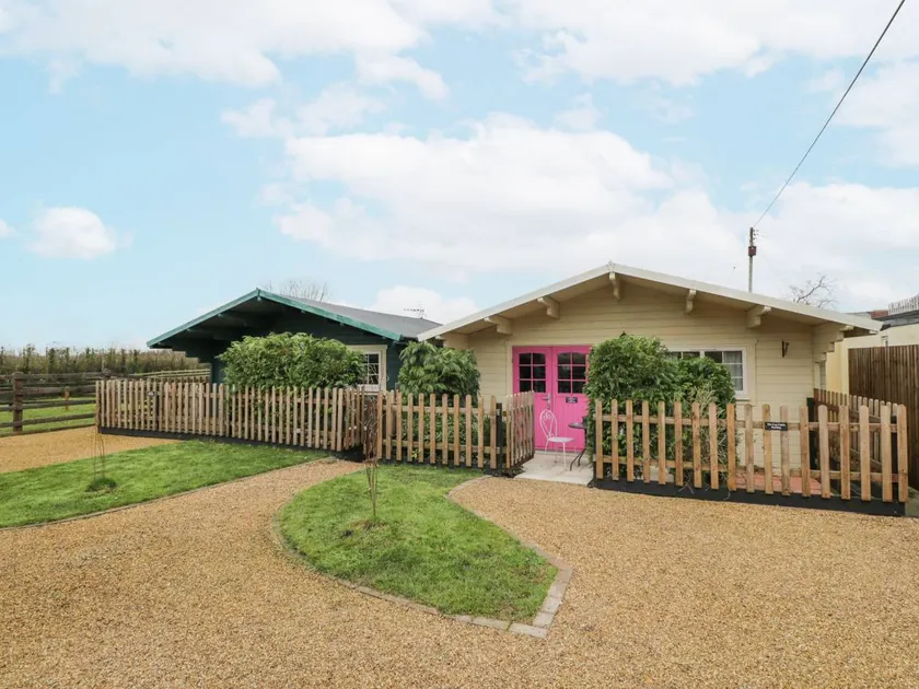 Charming cottage with garden | Pets allowed - Image 1