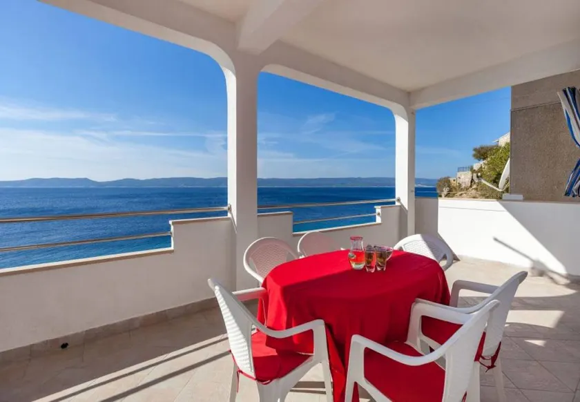 Flat with terrace | Water view - Image 1