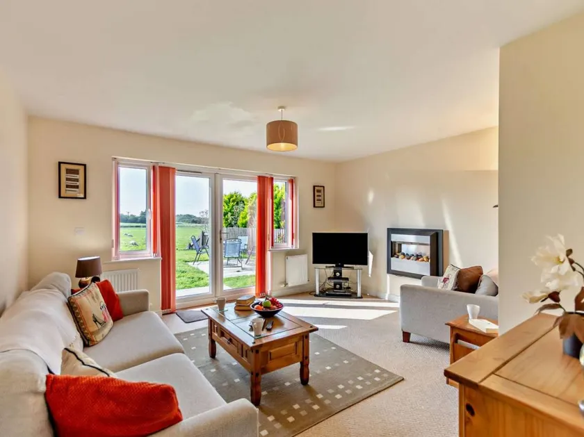 House with garden | Pets are welcome - Image 1