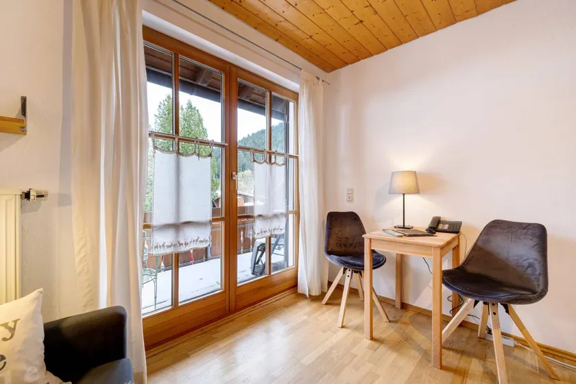 Private room with terrace, barbeque & garden | River view - Image 1