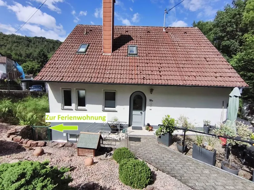 Flat with terrace & garden - Image 1