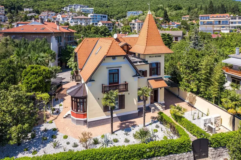 Villa with garden, BBQ & jacuzzi - Image 1