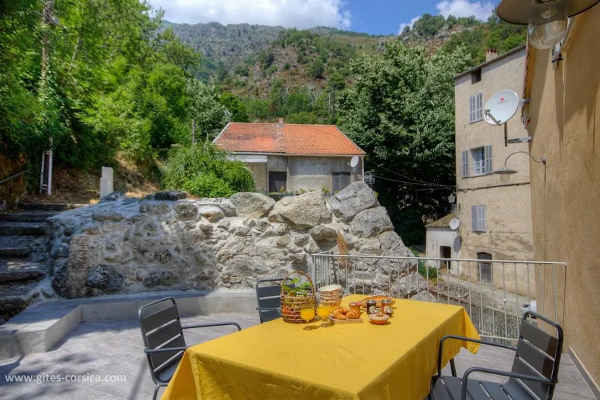 Gite with garden & terrace - Image 1