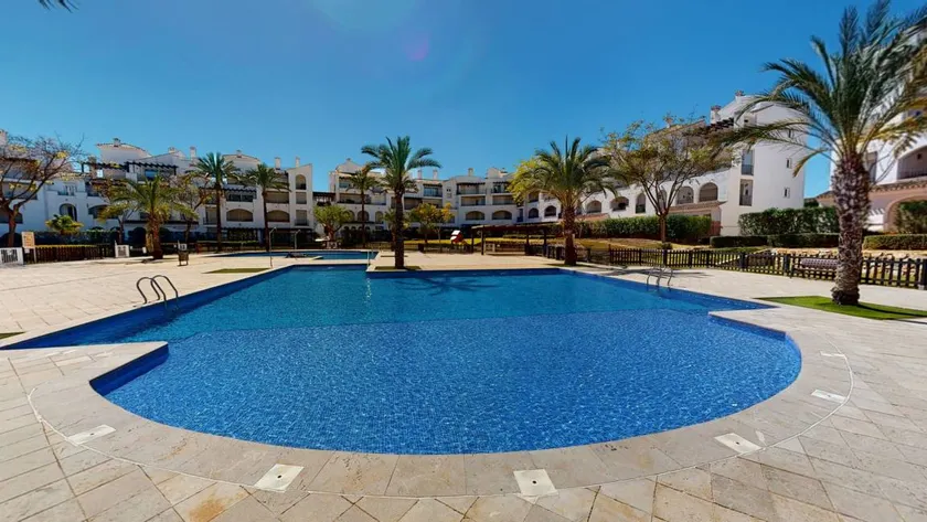 Appartement de vacances adapté aux familles avec jardin et piscine - Image 1