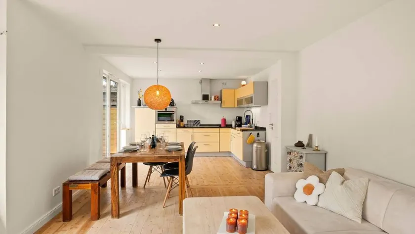 House with garden, barbecue & terrace | Garden view - Image 1