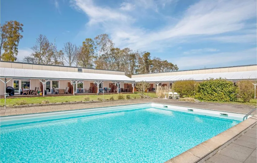Apartment with sauna, heated pool & BBQ - Image 1