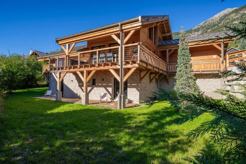 Chalet with garden, barbecue & terrace - Image 1
