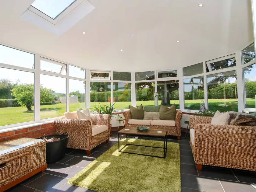 Child-friendly beautiful cottage with garden - Image 1