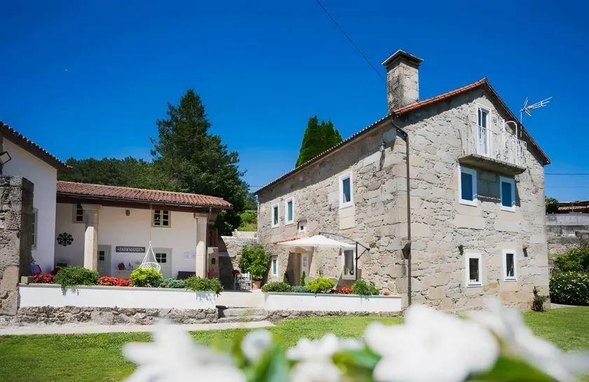 Holiday home with BBQ, terrace & pool | Mountain view - Image 1