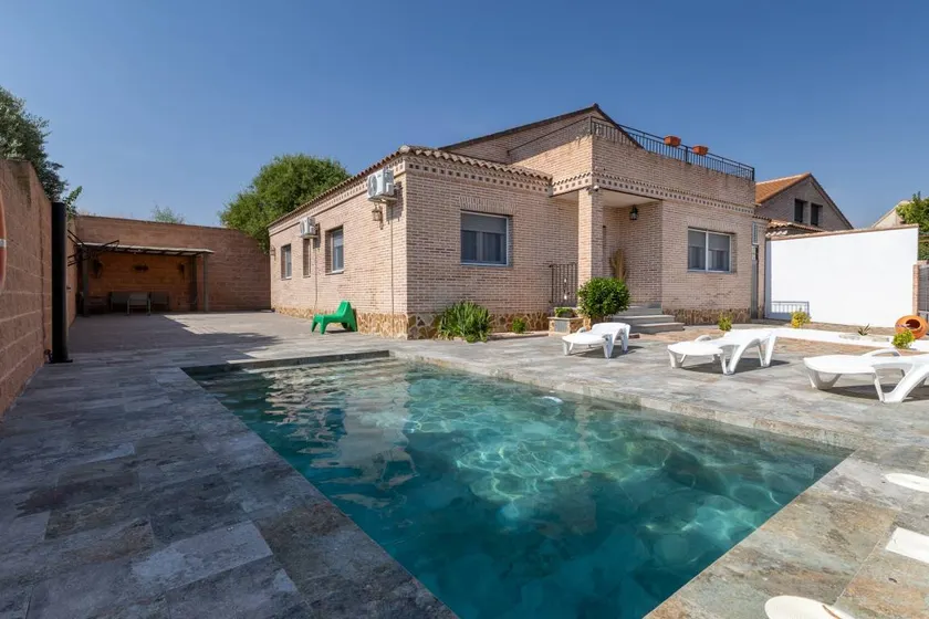 Spacious Villa near Toledo with Private Pool, Panoramic Views and Wi-Fi - Image 1