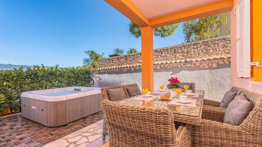 Apartamento vacacional con terraza, jacuzzi y barbacoa - Image 1