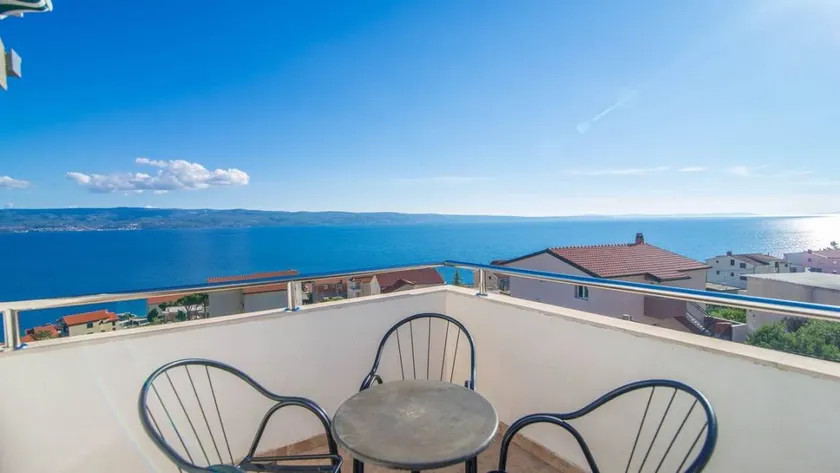 Flat with barbecue & garden | Sea view | Next to the beach - Image 1