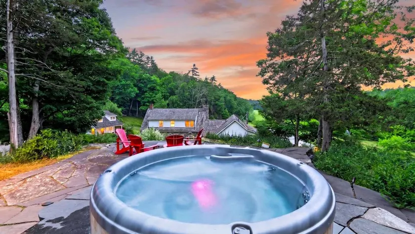 Ashokan Acres by Avantstay Private 125-acre Retreat Pond + Hot Tub + Sauna + Trails - Image 1