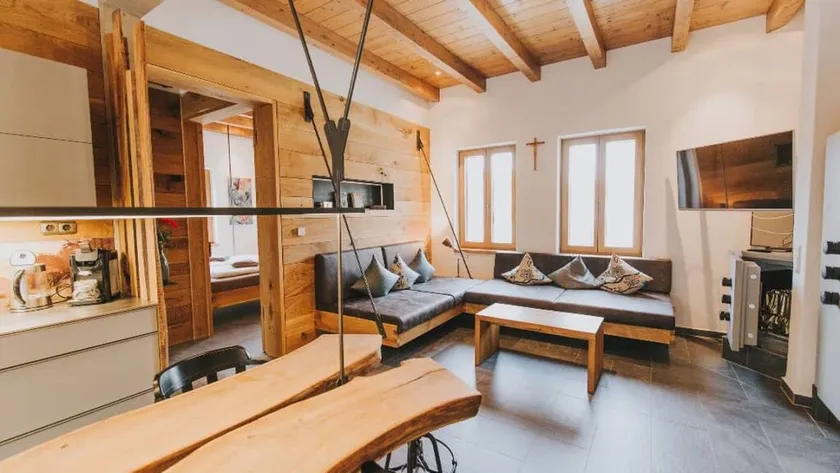 Holiday home with pool, jacuzzi & terrace | Garden view | Perfect for remote work - Image 1