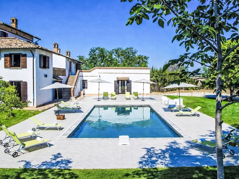 Ample house with BBQ, hot tub & private pool | Mountain view | Dogs allowed - Image 1