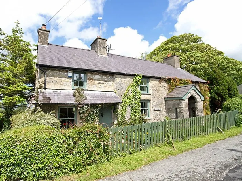 Cottage with terrace & garden | Beach view - Image 1