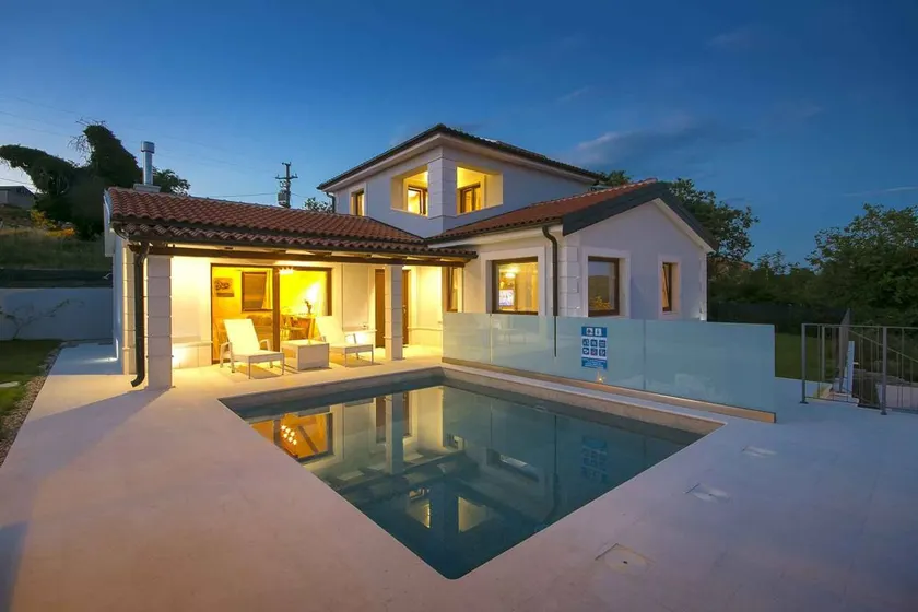 Charming villa with hot tub, private pool & garden - Image 1
