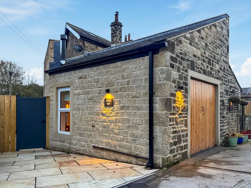 Cottage | River view - Image 1