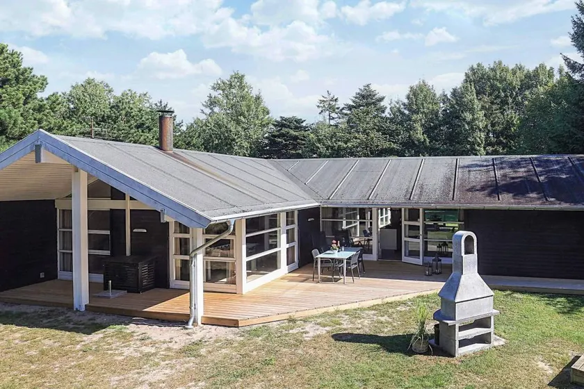 Child-friendly house with pool, sauna & BBQ | Next to the beach | Pet-friendly - Image 1