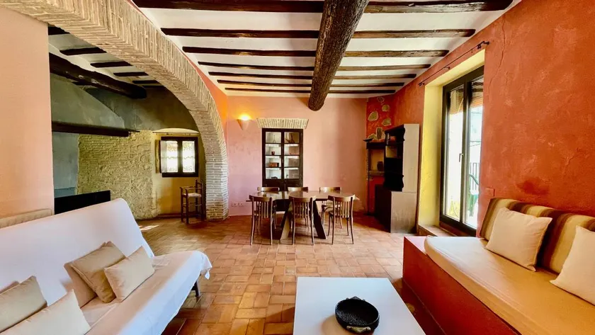 Apartment 'Apartaments Can Gibert - Albera' with Private Terrace, Wi-Fi and Air Conditioning - Image 1