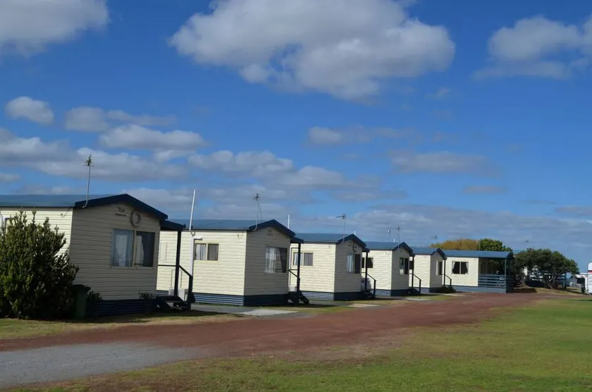 Comfortable Camping Cabin Along the Ocean in Bolwarra, Victoria - Image 1