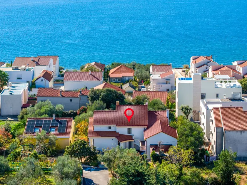 Flat with jacuzzi, terrace & garden - Image 1