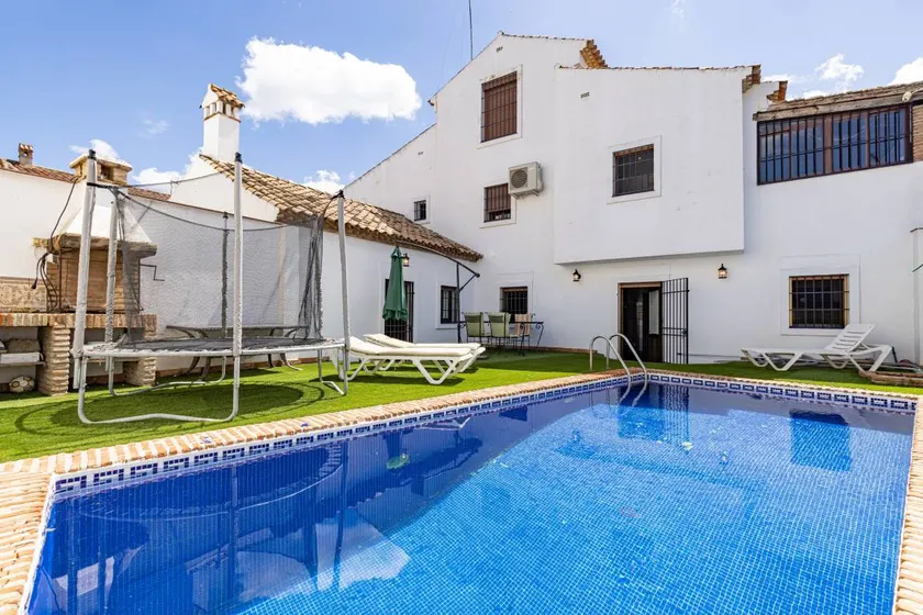 Villa mit privatem Pool, Terrasse und Garten | Gartenblick | Perfekt für die Arbeit von Zuhause - Image 1