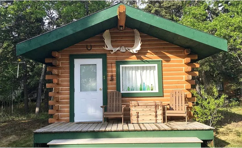 Romantic Riverfront Cabin with Private Deck in Tagish, Yukon - Image 1