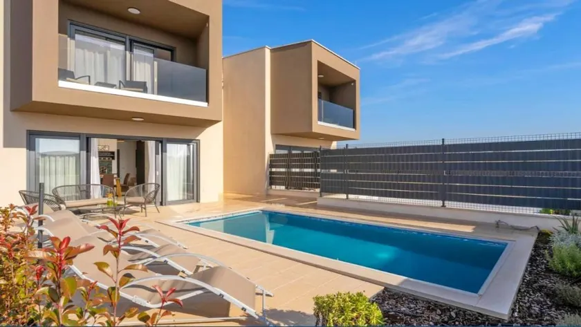 Villa mit Garten, Pool und Terrasse - Image 1