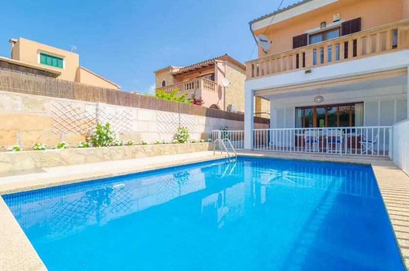 Villa avec terrasse, barbecue et piscine privée - Image 1
