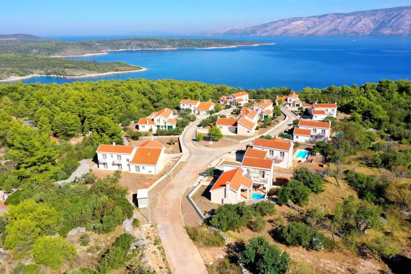 Doris Hvar - Image 1