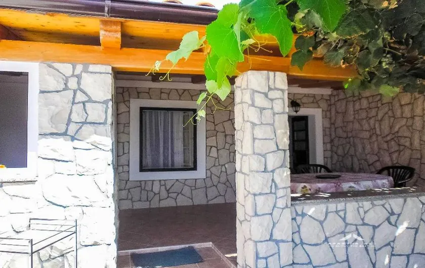 Apartamento vacacional con jardín - Image 1