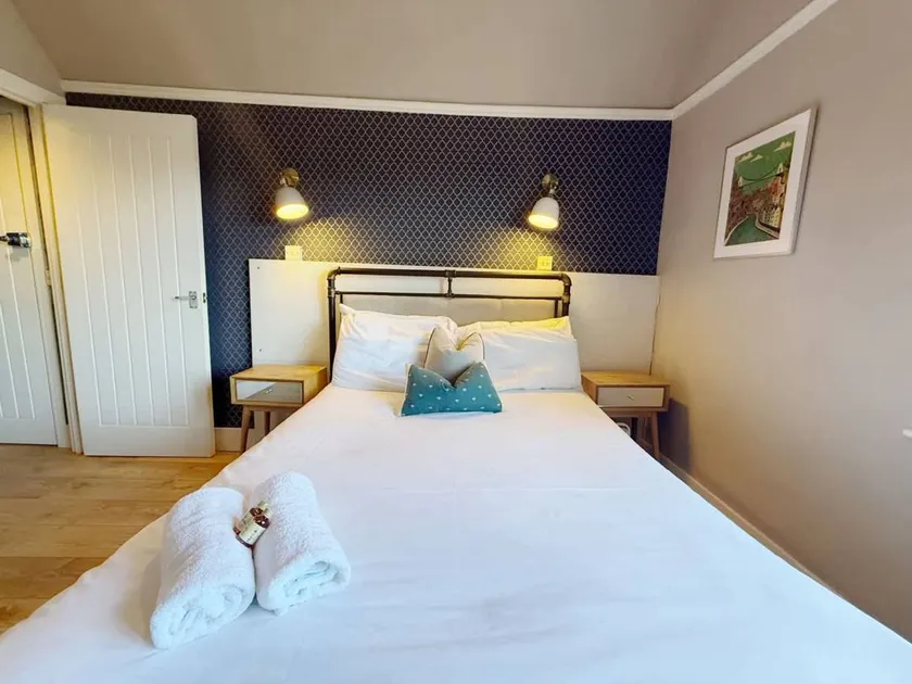 Family-friendly apartment with fast internet - Image 1