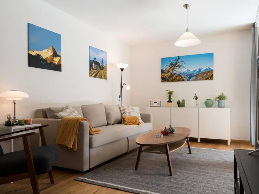 Apartment with garden - Image 1