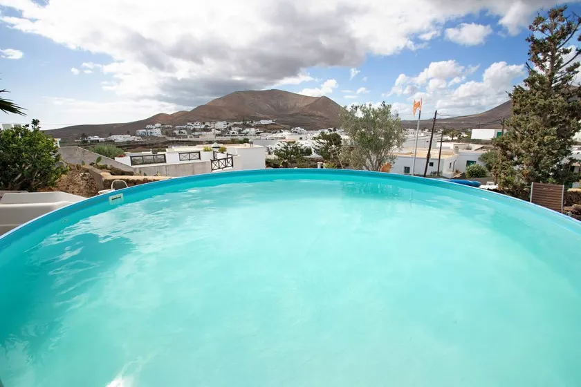 Familienorientiertes wunderschönes Ferienhaus mit beheiztem Pool, Terrasse und Garten | Bergblick | Ideal für Homeoffice | Haustiere sind willkommen - Image 1