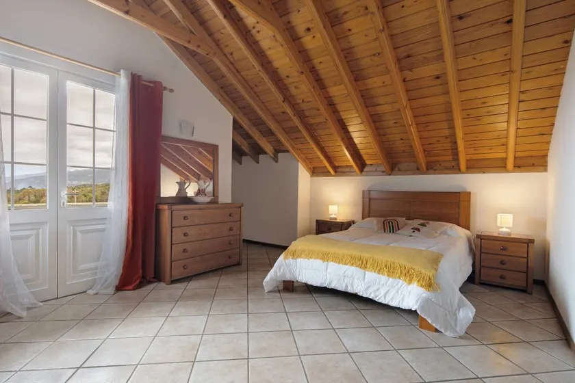 Grand appartement de vacances adapté aux familles avec jardin, terrasse et internet haut débit | Vue montagne | Parfait pour le travail à distance - Image 1