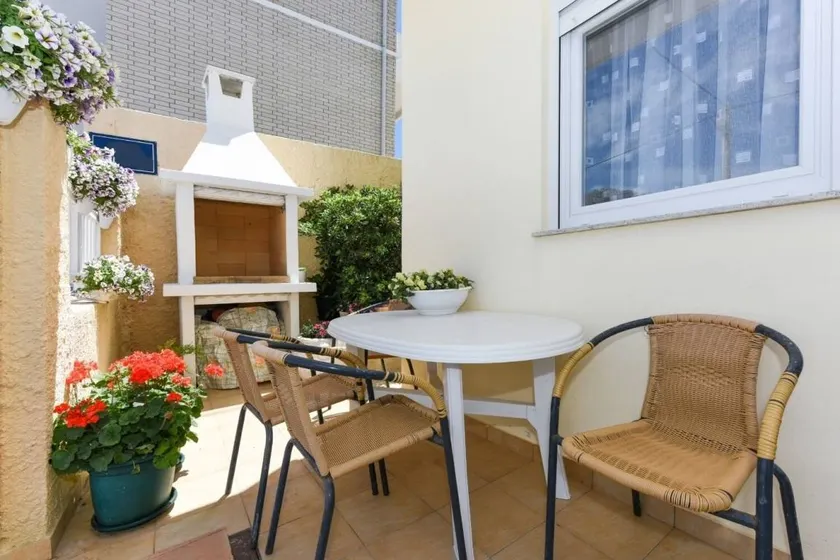Holiday apartment with barbeque & terrace | Sea view - Image 1