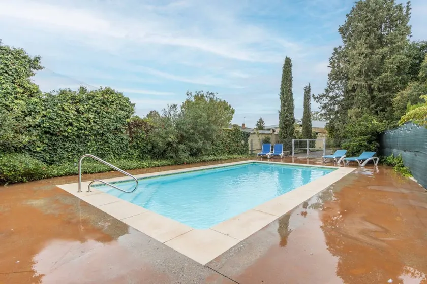 Children-friendly lovely studio with BBQ, garden & pool | Garden view | Suitable for remote work - Image 1