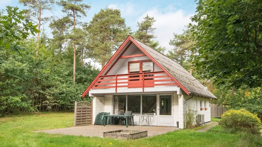 Holiday home with terrace - Image 1