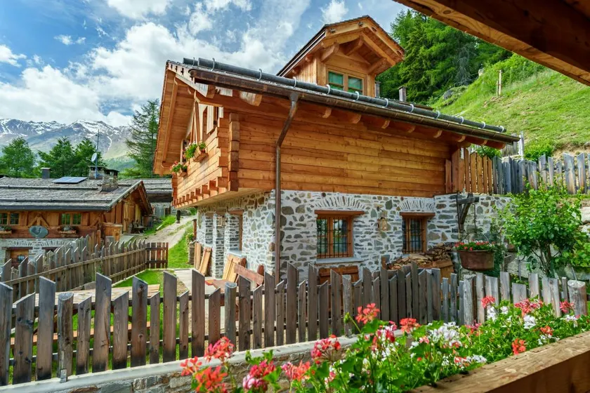 Holiday home with garden, barbeque & terrace - Image 1