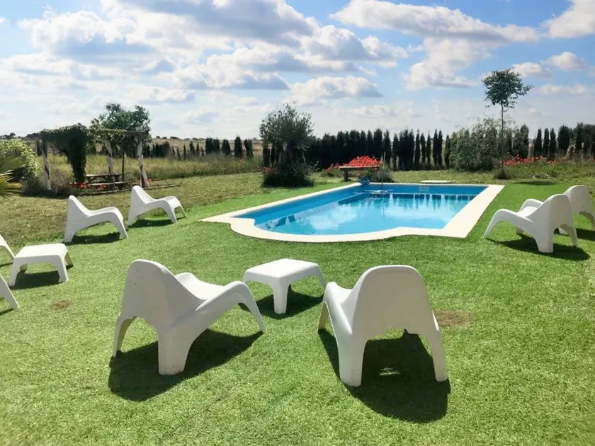 Casa con barbacoa, jardín y piscina | Vistas a la piscina - Image 1
