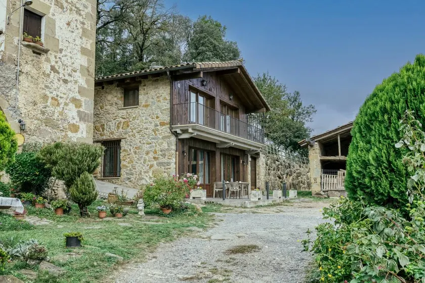 Holiday home with garden, barbeque & terrace | Garden view - Image 1