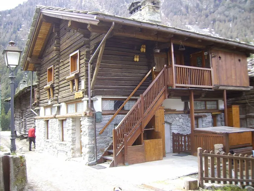 Family-oriented chalet with terrace & garden | Mountain view - Image 1